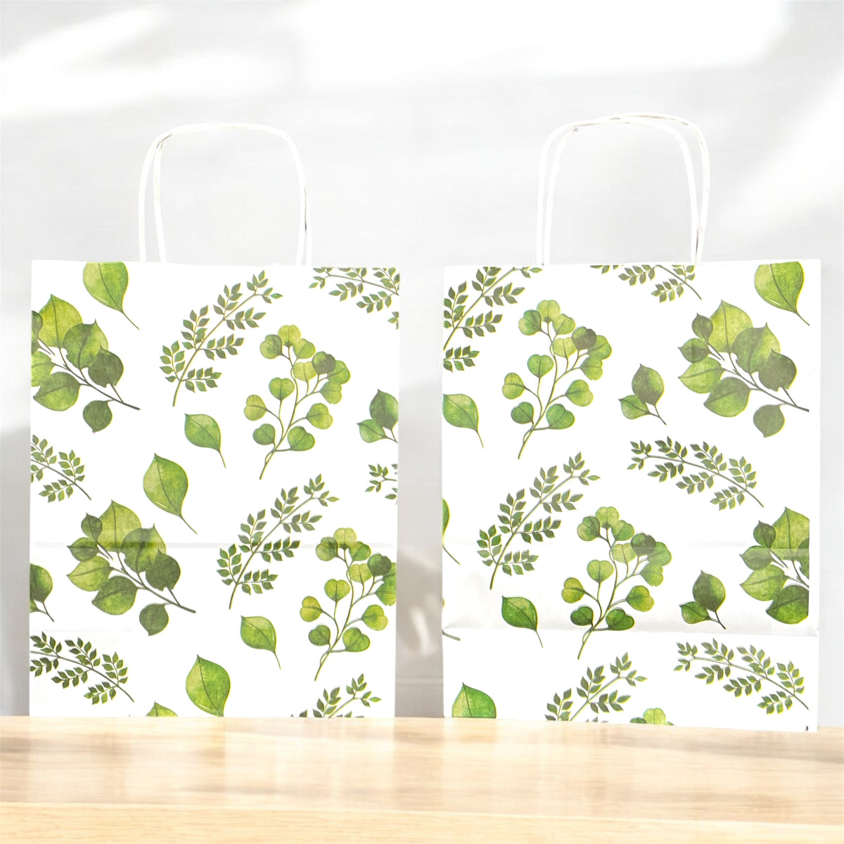 Yaprak Baskılı Beyaz Kağıt Çanta 25x31 cm – Özel Tasarım | 24 Adet