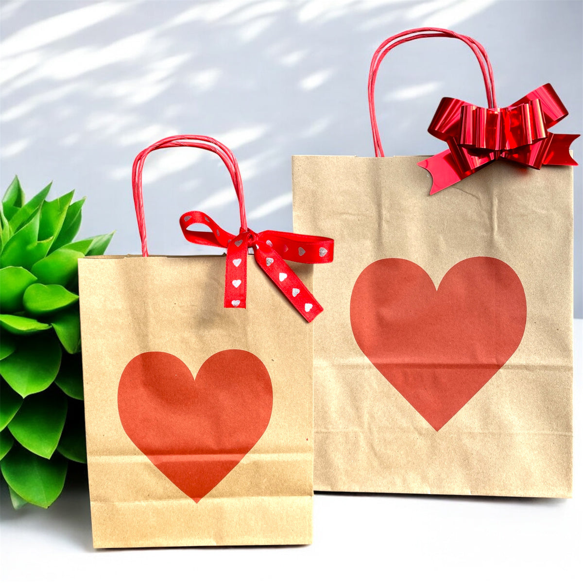 Kalp Baskılı Kraft Kağıt Çanta 25x31 cm – Özel Tasarım | 24 Adet